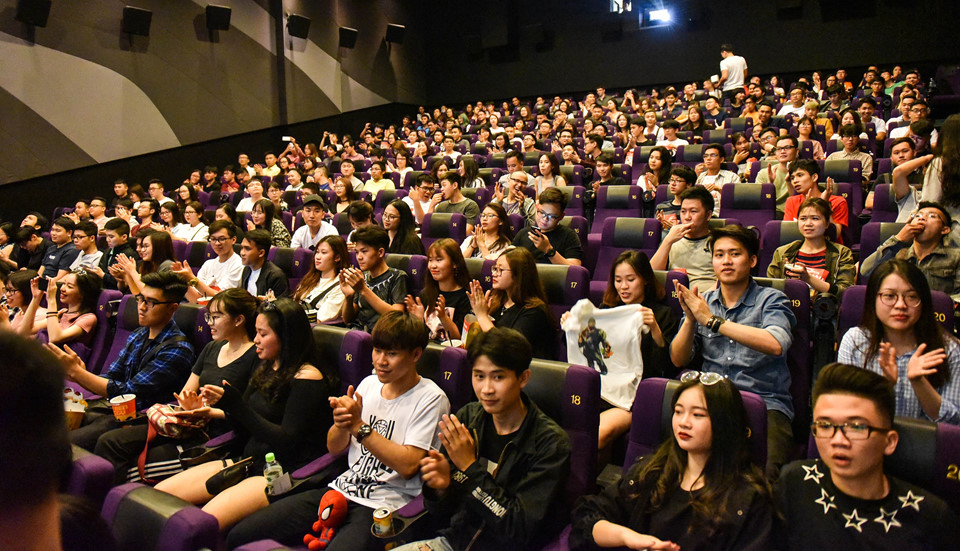 Fan thuê trọn phòng chiếu ‘Avengers: Infinity War’ giữa lúc sốt vé